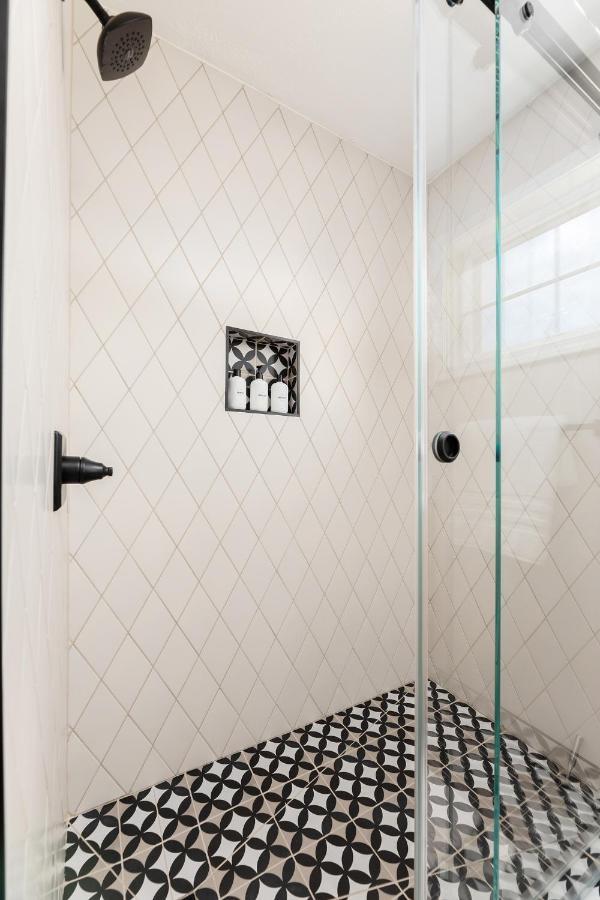 Midtown Modern - Urban Condo Walkable To Bars And Beach مدينة ترافيرز المظهر الخارجي الصورة